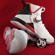NIKE 耐克 Lebron 勒布朗 14 男子篮球鞋 白色