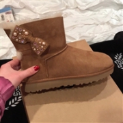 UGG BAILEY BOW BRILLIANT 施华洛世奇蝴蝶结款低筒雪地靴