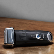 博朗（BRAUN）    7880CC 电动剃须刀 带清洁底座