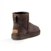 UGG 女士防水防污羊皮短筒雪地靴