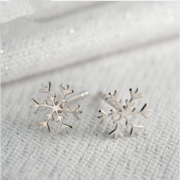 Lily charmed 银色雪花片耳钉 1对