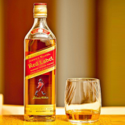尊尼获加（JOHNNIE WALKER） 红牌调配型 苏格兰威士忌 750ml 红方