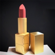 黄皮也能hold住的豆沙粉！NARS 限量包装金管Audacious唇膏 ANITA色