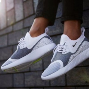 NIKE 耐克 LUNARCHARGE ESSENTIAL 女士运动鞋 2色