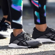 亚马逊中国：镇店之宝，Asics 亚瑟士 fuzeX Rush 女款缓震跑鞋 多色