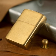 之宝（ZIPPO）  打火机 铜厚壳沙子168 拉丝黄铜铠甲机