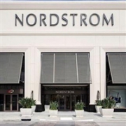 Nordstrom现有Lancome、Estee Lauder等多品牌超值套装热卖
