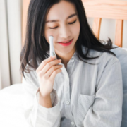 眼部Spa有它就行！微电波美眼笔
