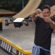 大疆（DJI） "晓" SPARK 新款无人机 手势控制直接飞