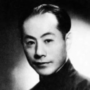 他散尽亿万家财，一生又痴又傻是个十足的败家子，却被看的比国宝还珍贵