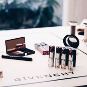 GIVENCHY 纪梵希 全线满£100-£10， 18年春季限定小羊皮唇膏、修容棒、四色眼影盘等上架