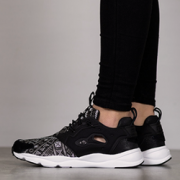 畅销款跑鞋、7日0点！ Reebok 锐步 FURYLITE 女款休闲运动鞋    116元包邮