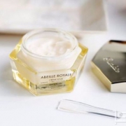 国内￥780，GUERLAIN 娇兰  帝皇蜂姿丰盈修复眼霜 15ml €58.62