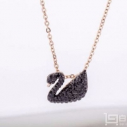 SWAROVSKI 施华洛世奇 5347329 当家款小号黑色天鹅项链