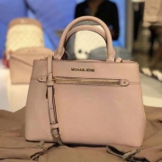 Michael kors 女士真皮hailee小号手提斜挎包