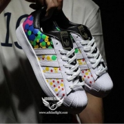 Adidas 阿迪达斯 Superstar Pride Pack 男士彩虹波点贝壳头 $29.99