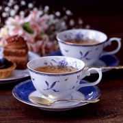 金盒特价，迪拜帆船酒店指定餐具品牌 NARUMI 鸣海 茶杯碟套装 含金茶匙 2组 200cc Prime会员免费直邮