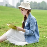 遇知 女春秋短款牛仔外套
