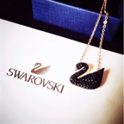 SWAROVSKI 施华洛世奇 Iconic Swan small 黑天鹅项链 小号