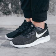 Nike 耐克 TANJUN RACER 女子运动鞋 921668