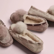大码福利！baby同款！UGG Dakota Pom Pom 女士达科塔毛球款船鞋