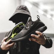 NIKE 耐克 LUNARCHARGE ESSENTIAL 男士运动鞋 多色