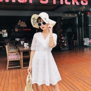 甜美活泼# 夏季显瘦蕾丝裙白色中袖连衣裙