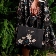 Kate Spade 凯特丝蓓美国官网 全场美包、服饰、鞋履、配饰等