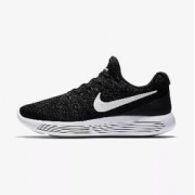 Nike LunarEpic Low Flyknit 2 女子跑步鞋