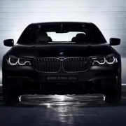 宝马（BMW） 宝马M760Li 穿西装的暴走狂 蓝晶黑/云锦红 现车含消费税210万元