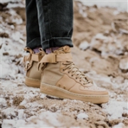 耐克大黄靴：NIKE 耐克 SF AIR FORCE 1 MID 女子机能运动鞋