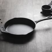 某当优品 手工铸铁平底煎锅 26CM