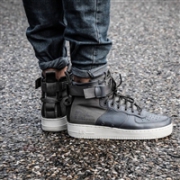 NIKE 耐克 SF AIR FORCE 1 MID 机能运动鞋 深灰色