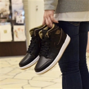 Nike 耐克 Air Jordan 1 Retro High OG 男子篮球鞋 黑金色
