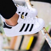 Adidas Originals 三叶草“superstar” 大童款运动鞋 金标