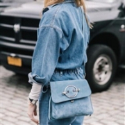 封面同款同色降价~~JW Anderson Blue Small Pierce Bag 蓝色小号麂皮包包