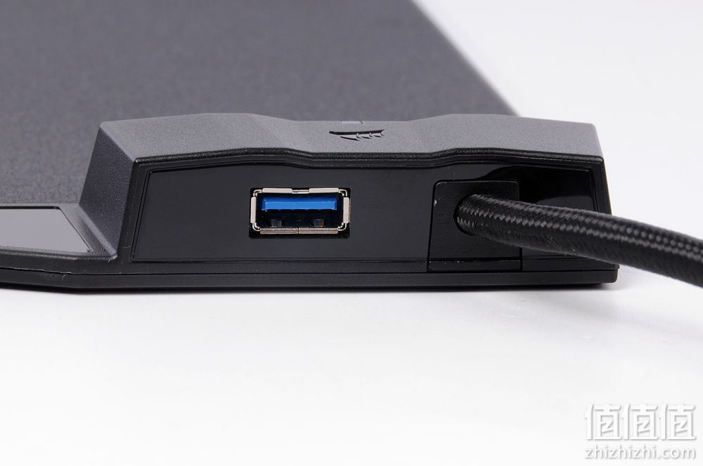 Corsair 美商海盗船 MM1000 Qi 无线充电鼠标垫开箱 Corsair 美商海盗船 MM1000 Qi 无线充电鼠标垫开箱