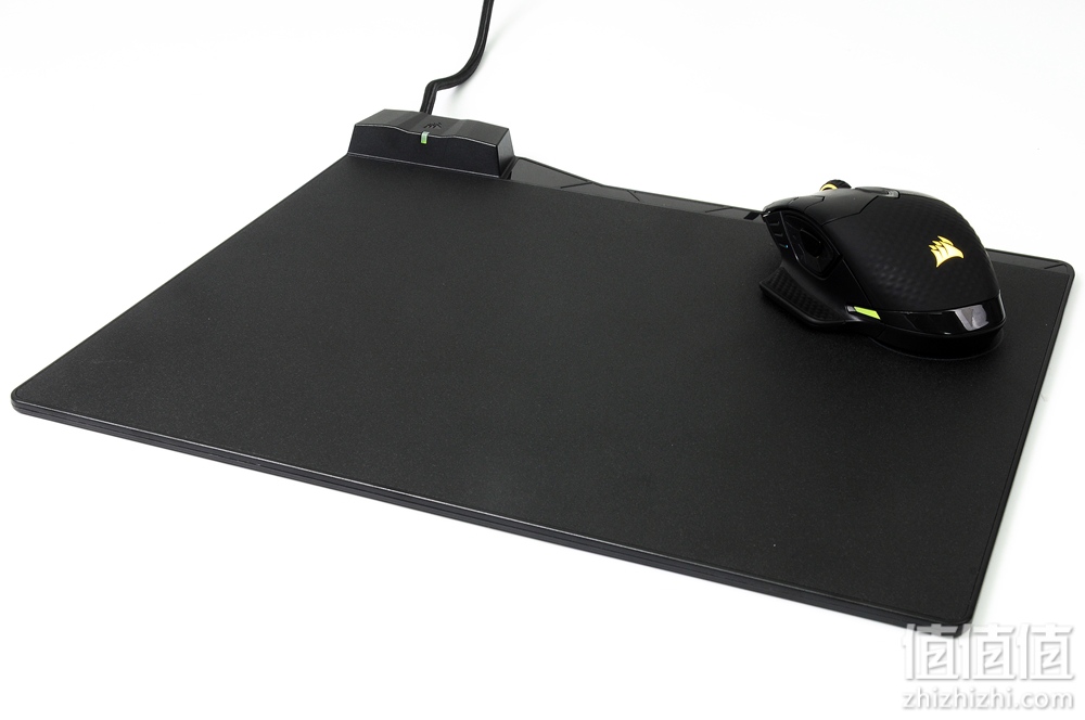 Corsair 美商海盗船 MM1000 Qi 无线充电鼠标垫开箱 Corsair 美商海盗船 MM1000 Qi 无线充电鼠标垫开箱