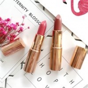 1支免邮！Charlotte Tilbury K.I.S.S.I.N.G滋润唇膏 Stoned Rose色
