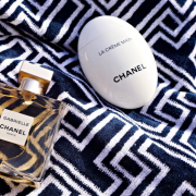 香奈儿（Chanel）  LA CRÈME MAIN 鹅卵石护手霜 50ml
