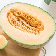 新疆火焰山西州蜜25号 2个共重8斤左右