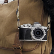 奥林巴斯（OLYMPUS）    OM-D E-M10 Mark III 无反套机 （14-42mm） 五轴防抖+4K视频