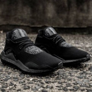 18年春夏，国内￥3990 Y-3 Saikou 运动鞋  5折£165