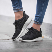NIKE耐克 ROSHE ONE 女子减震跑步鞋