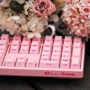 限Plus会员，AKKO 艾酷 Ducky Zero 3108 PBT 108键机械键盘侧刻版 粉色红轴