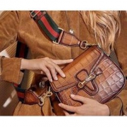 GUCCI 古驰 Sylvie Mini 431666 女士真皮手提包