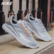 NIKE 耐克 Rivah SE PRM 女子运动鞋