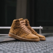 耐克大黄靴：Nike Air Jordan 1 Retro High OG 男子篮球鞋