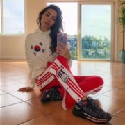 肯豆同款！ADIDAS ORIGINALS 条纹缎面平纹针织运动裤 多色
