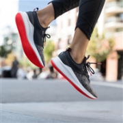 New Balance新百伦女士Fresh Foam运动鞋